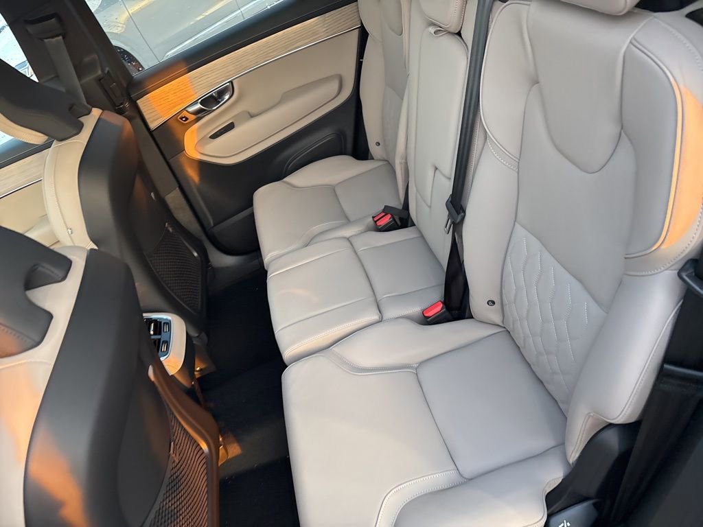 New 2026 Volvo XC90 B6 Plus w/ Protection Package Premier image 39
