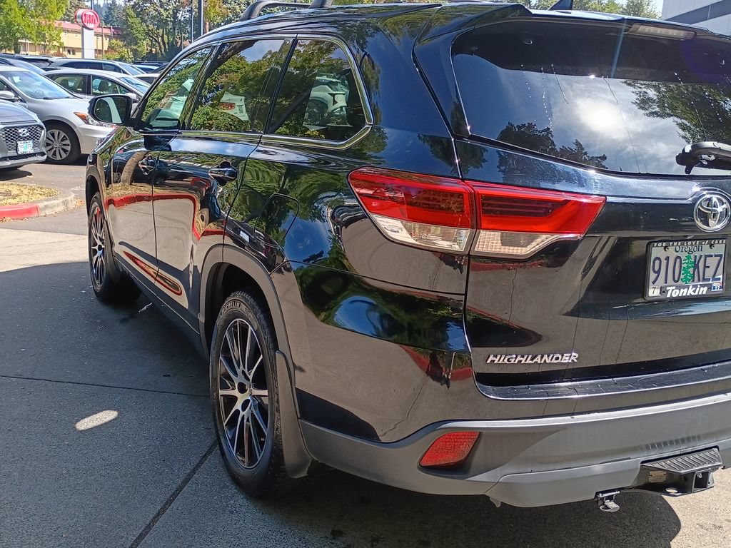 Used 2017 Toyota Highlander SE AWD/4WD image 6