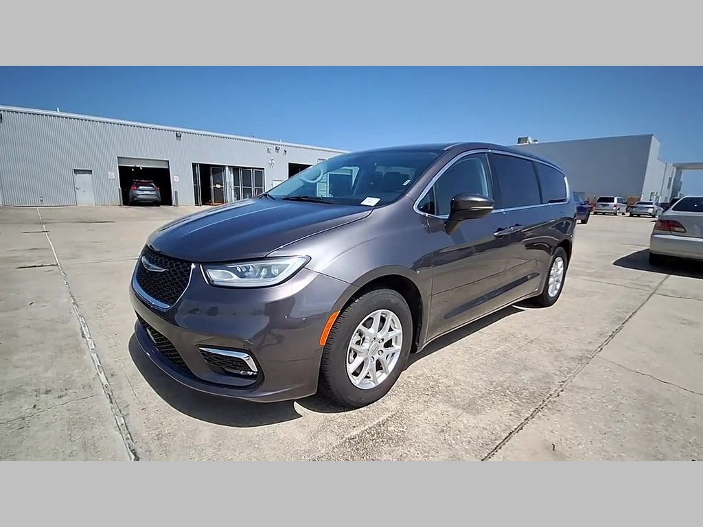 Used 2023 Chrysler Pacifica Touring-L FWD image 50
