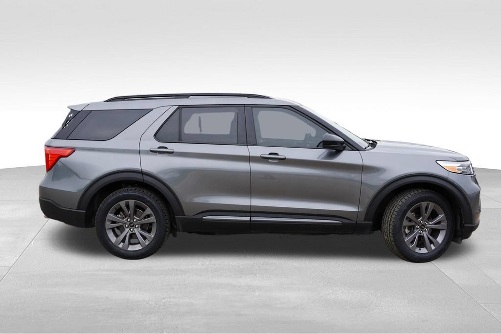 Certified 2024 Ford Explorer XLT w/ Equipment Group 202A AWD/4WD image 3