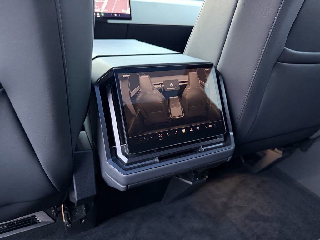 Used 2024 Tesla Cybertruck AWD Crew Cab image 23