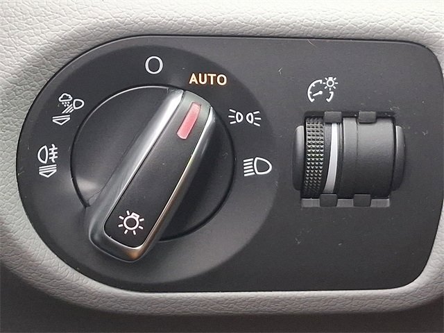 Used 2018 Audi Q3 2.0T Premium Plus w/ Premium Plus Package image 23