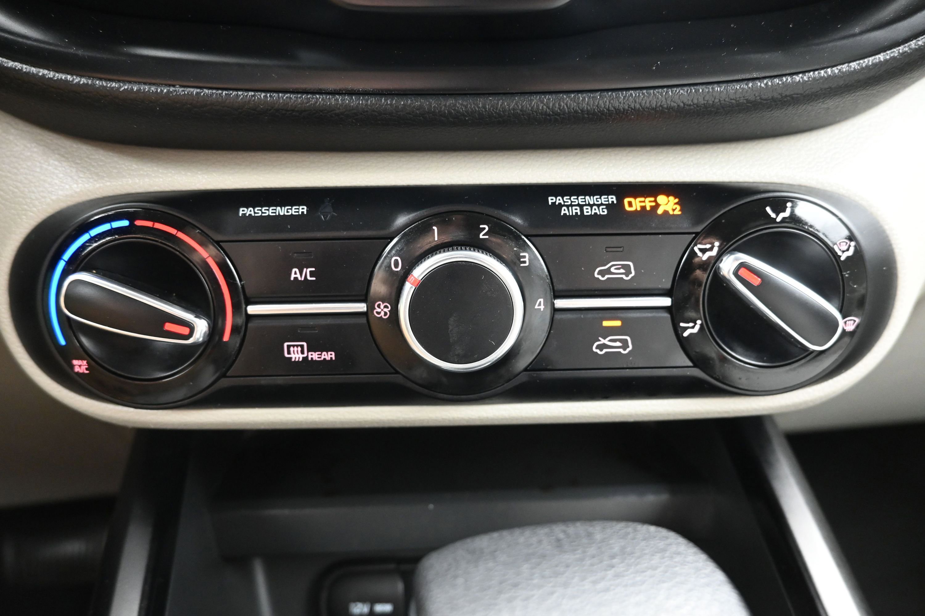 Used 2020 Kia Soul LX FWD image 17