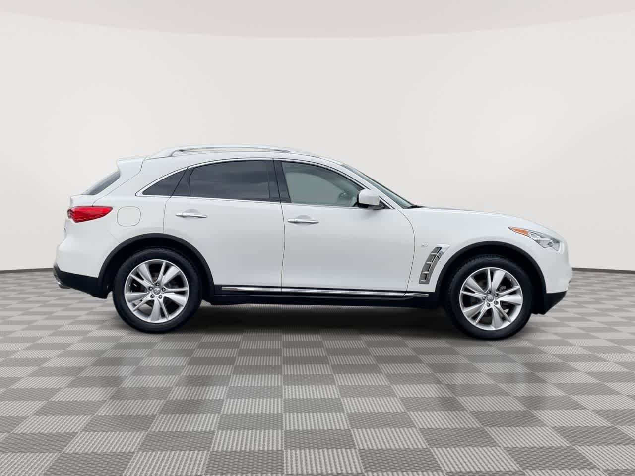 Used 2015 INFINITI QX70 AWD w/ Premium Package image 9