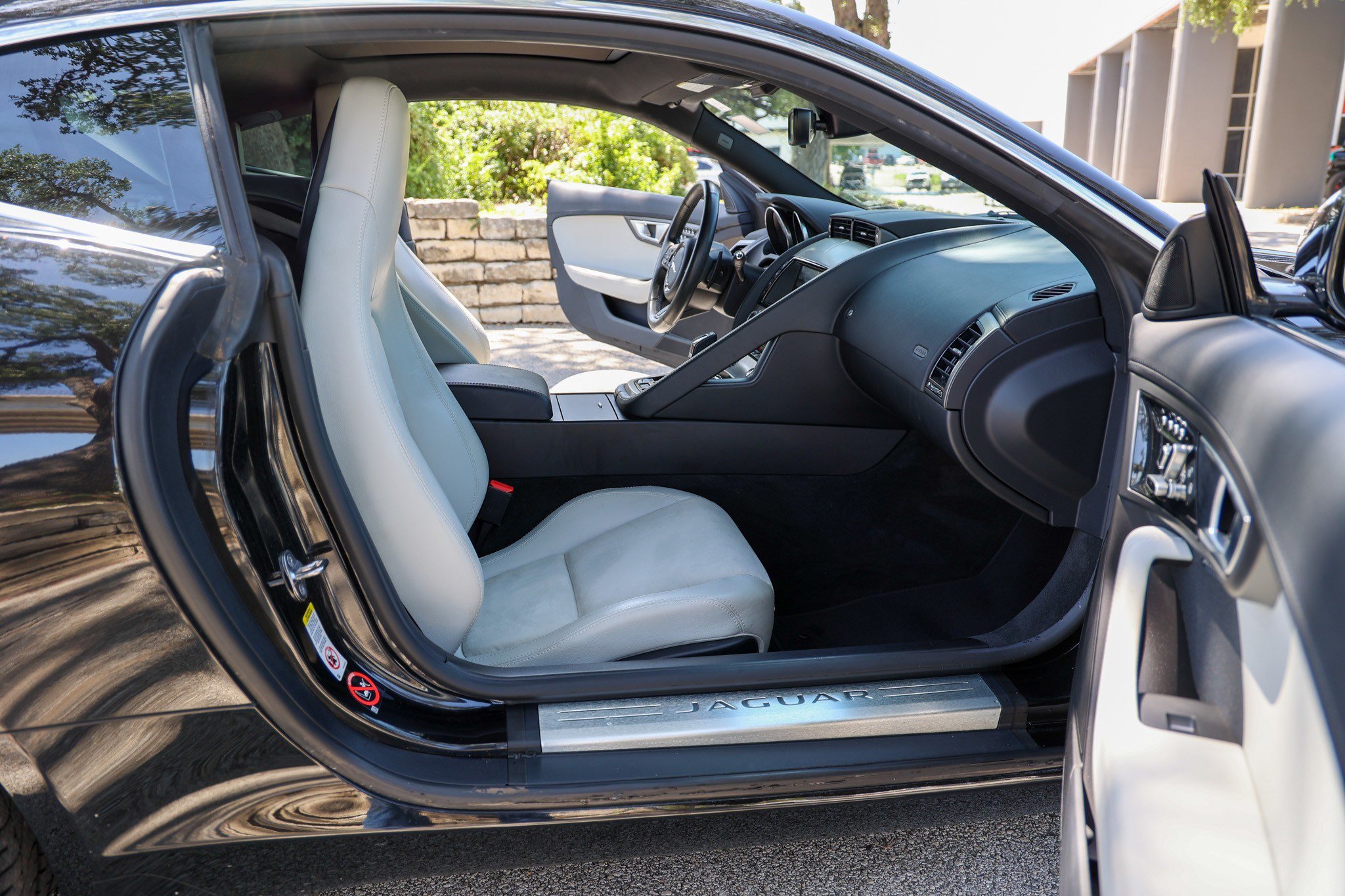 Used 2016 Jaguar F-TYPE Coupe RWD image 36
