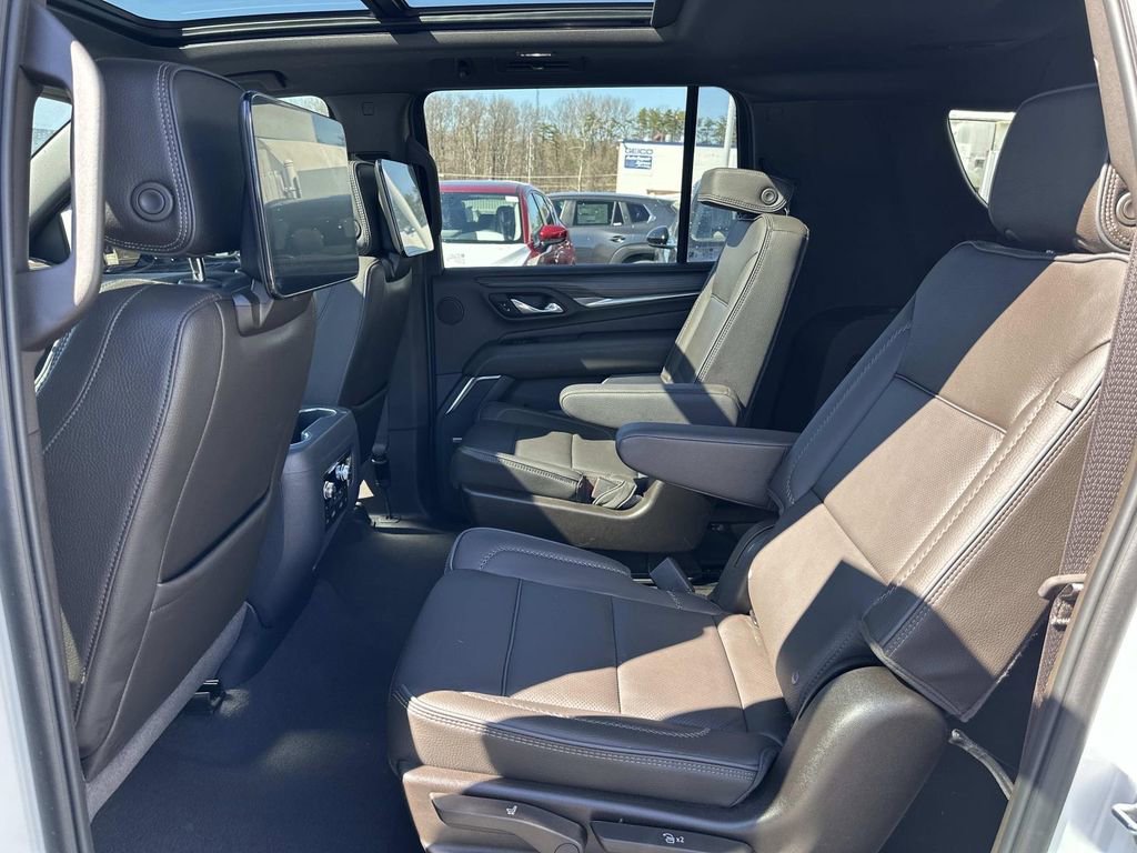 Used 2024 GMC Yukon XL Denali w/ Denali Reserve Package image 25