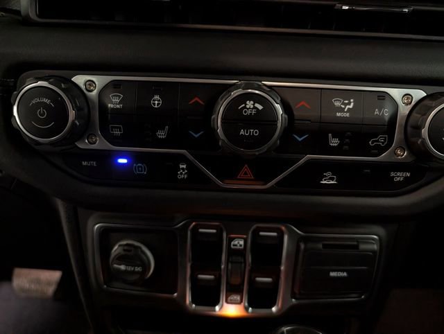 Used 2025 Jeep Wrangler Unlimited Sahara AWD/4WD image 20