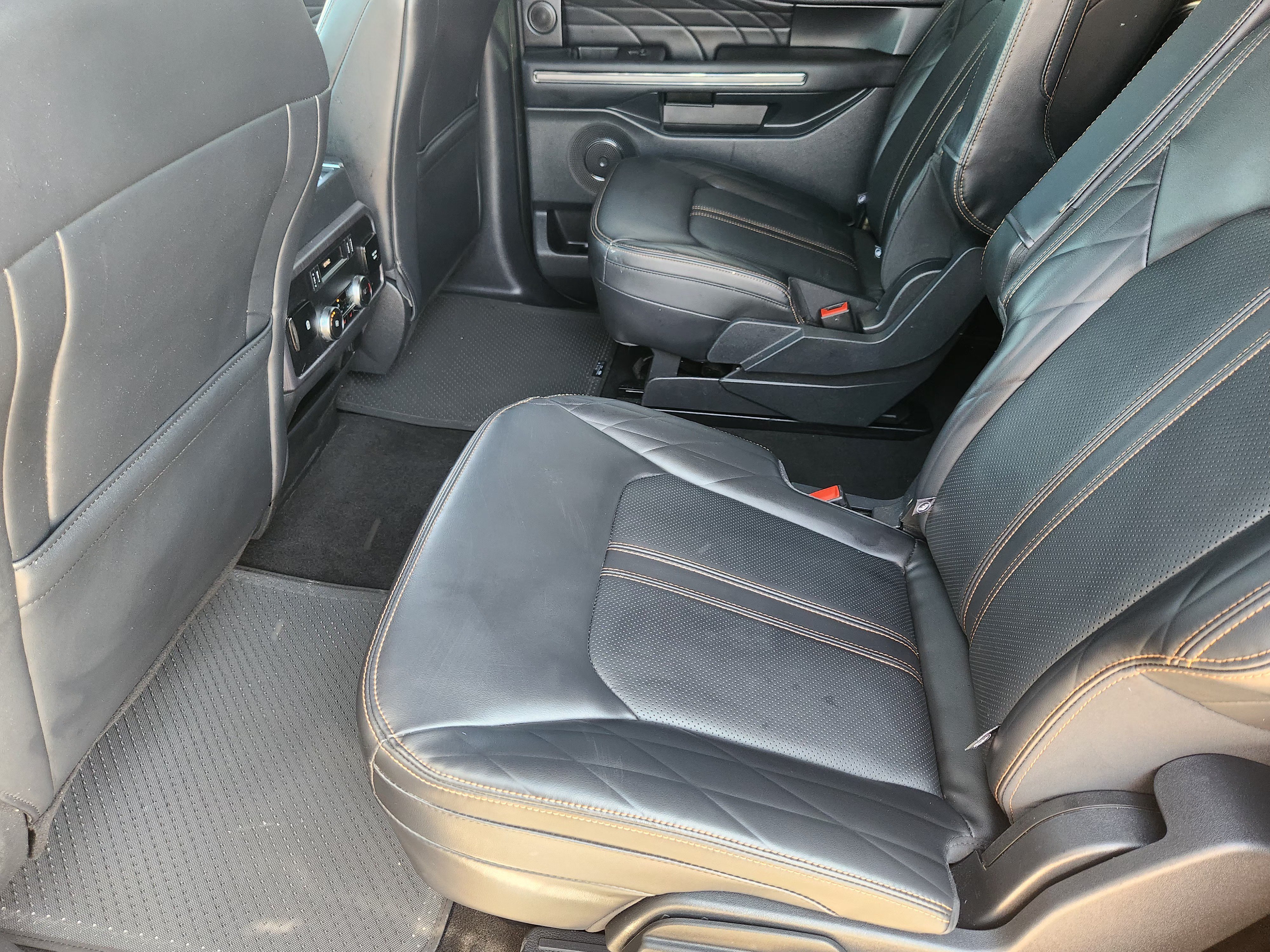 Used 2024 Ford Expedition Max Platinum AWD/4WD image 31