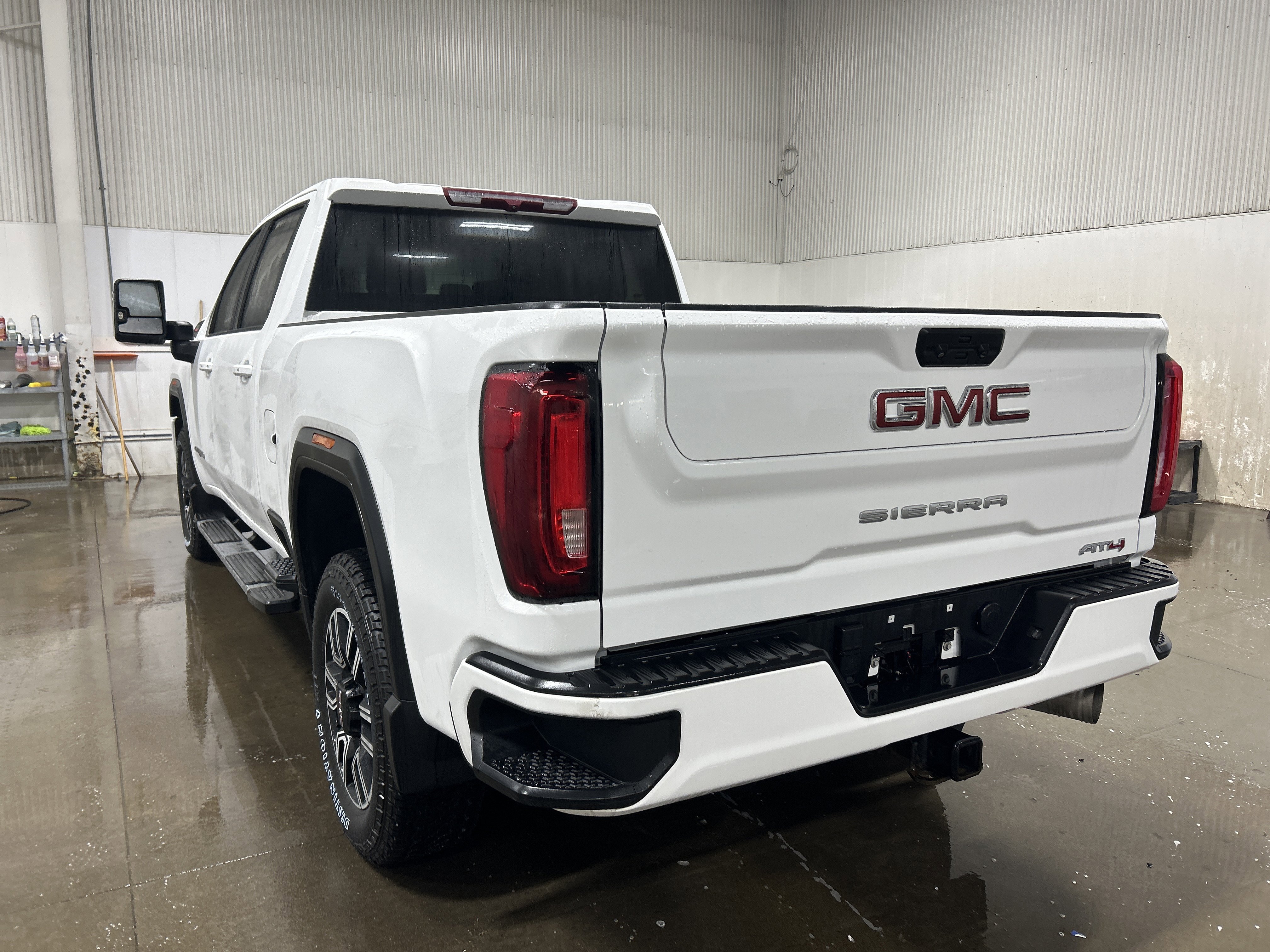 Used 2023 GMC Sierra 2500 AT4 w/ Gooseneck/5TH Wheel Package image 6