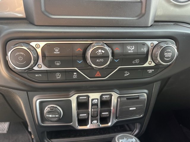 Used 2019 Jeep Wrangler Unlimited Sahara image 28