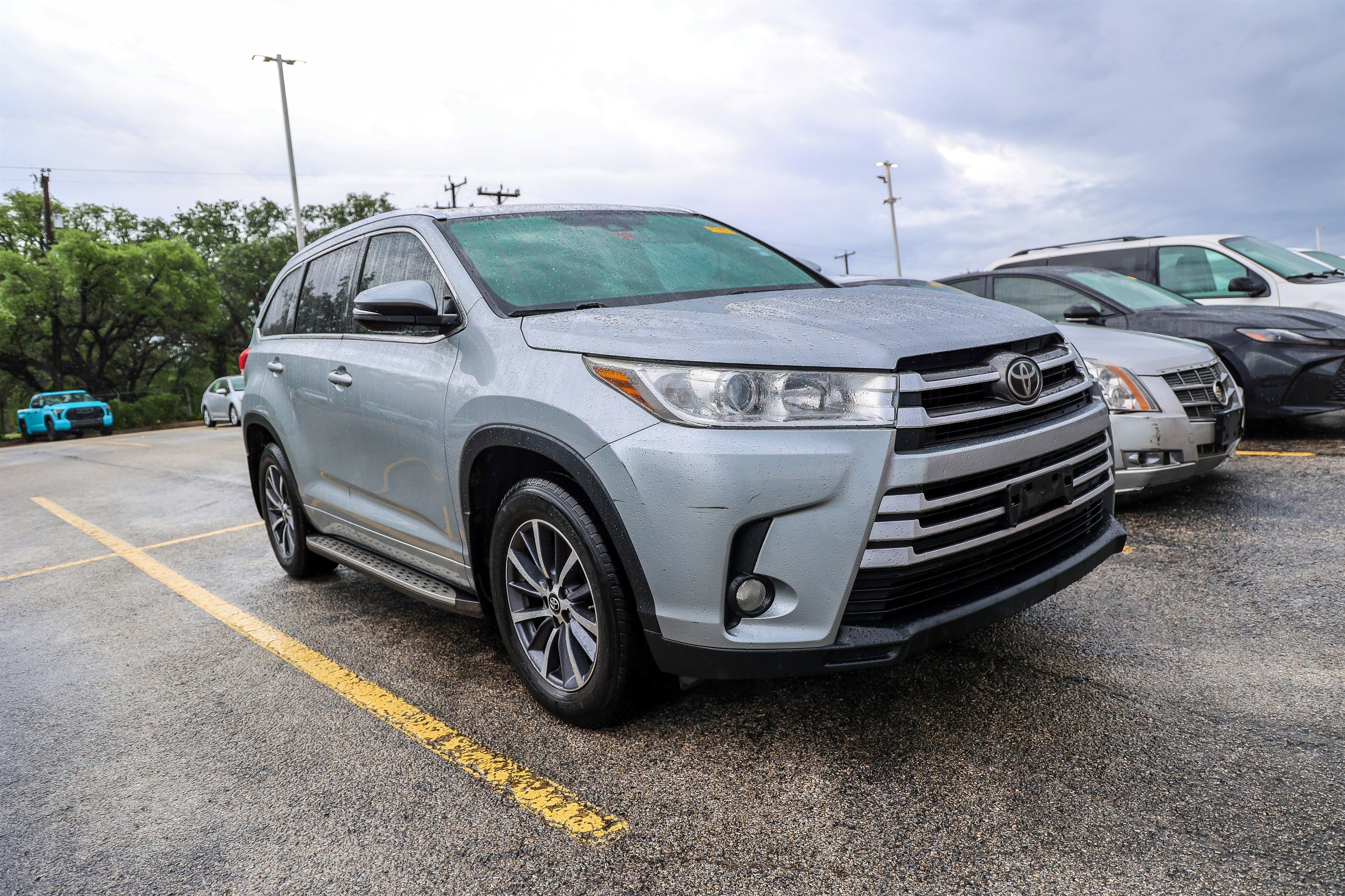 Used 2017 Toyota Highlander XLE FWD image 6