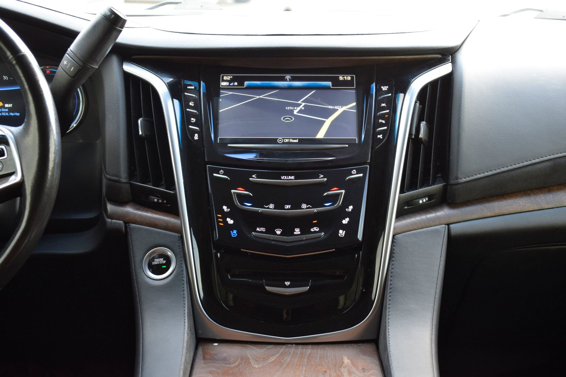 Used 2019 Cadillac Escalade ESV Luxury RWD image 11