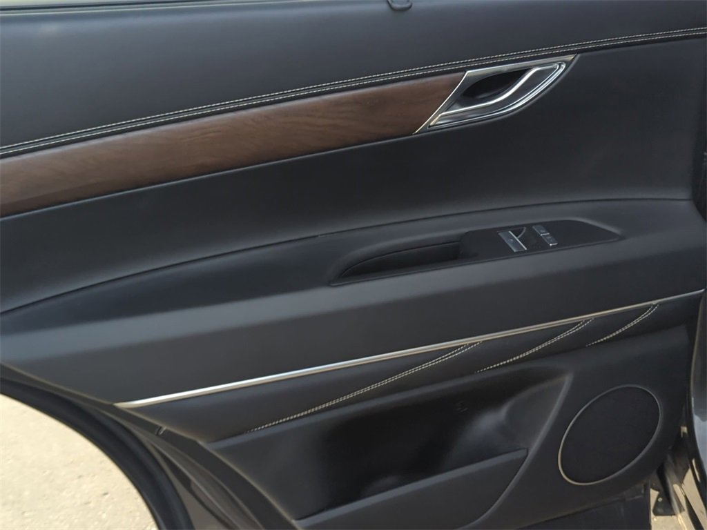 Used 2024 Genesis GV80 2.5T image 29