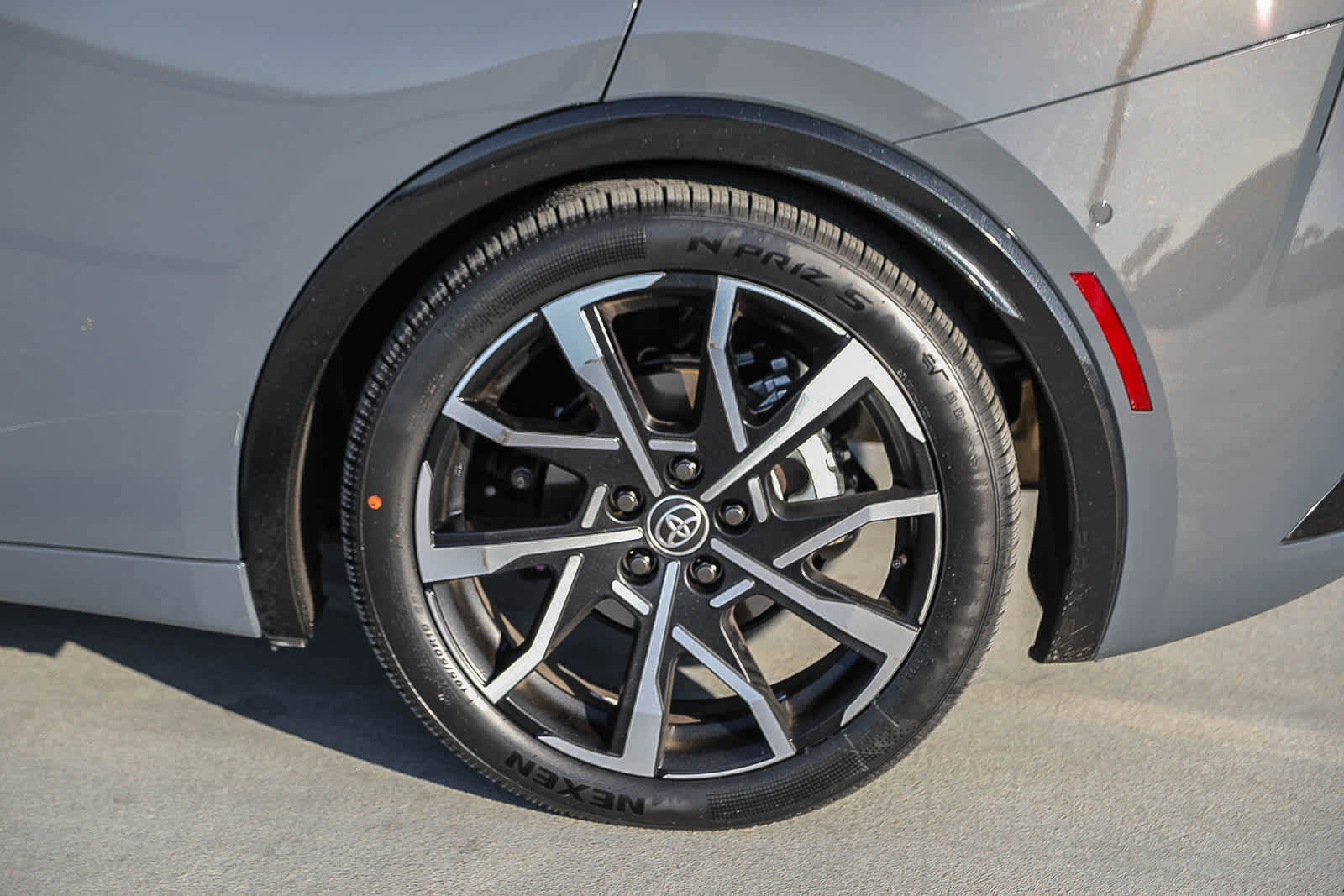 Used 2024 Toyota Prius Prime Premium w/ Advanced Technology Package image 11