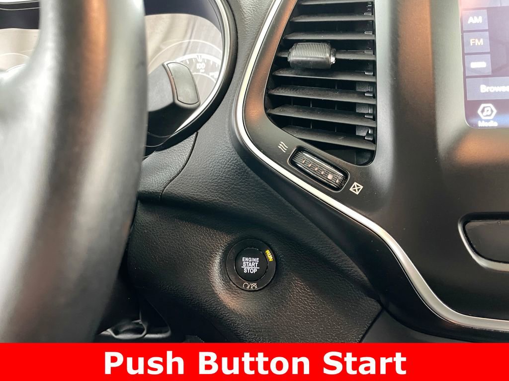 Used 2019 Jeep Cherokee Latitude Plus AWD/4WD image 5