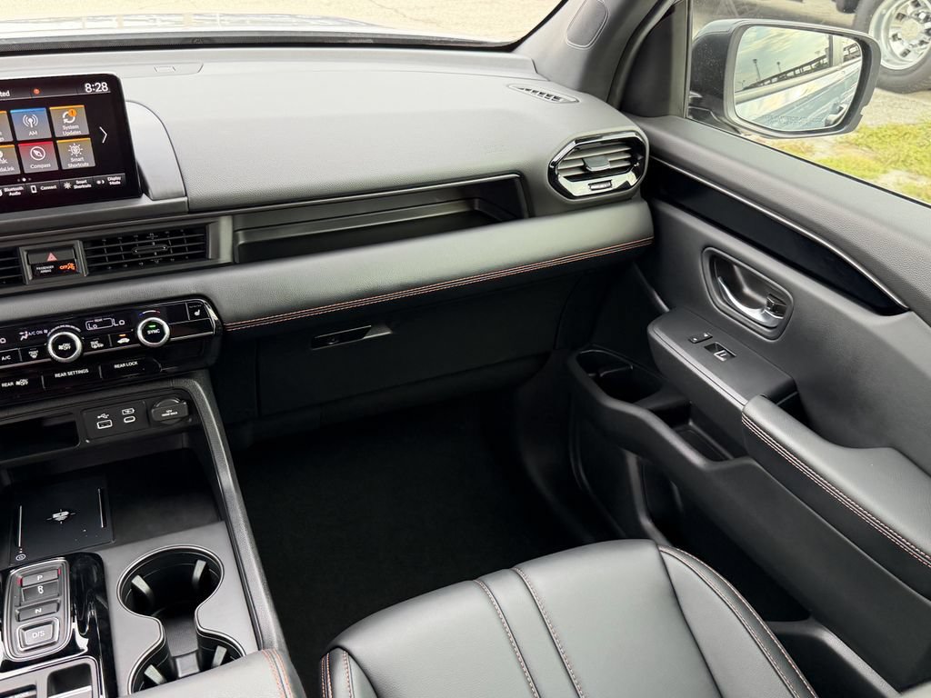 Used 2025 Honda Pilot TrailSport image 16