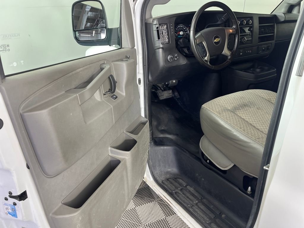 Used 2017 Chevrolet Express 3500 image 10