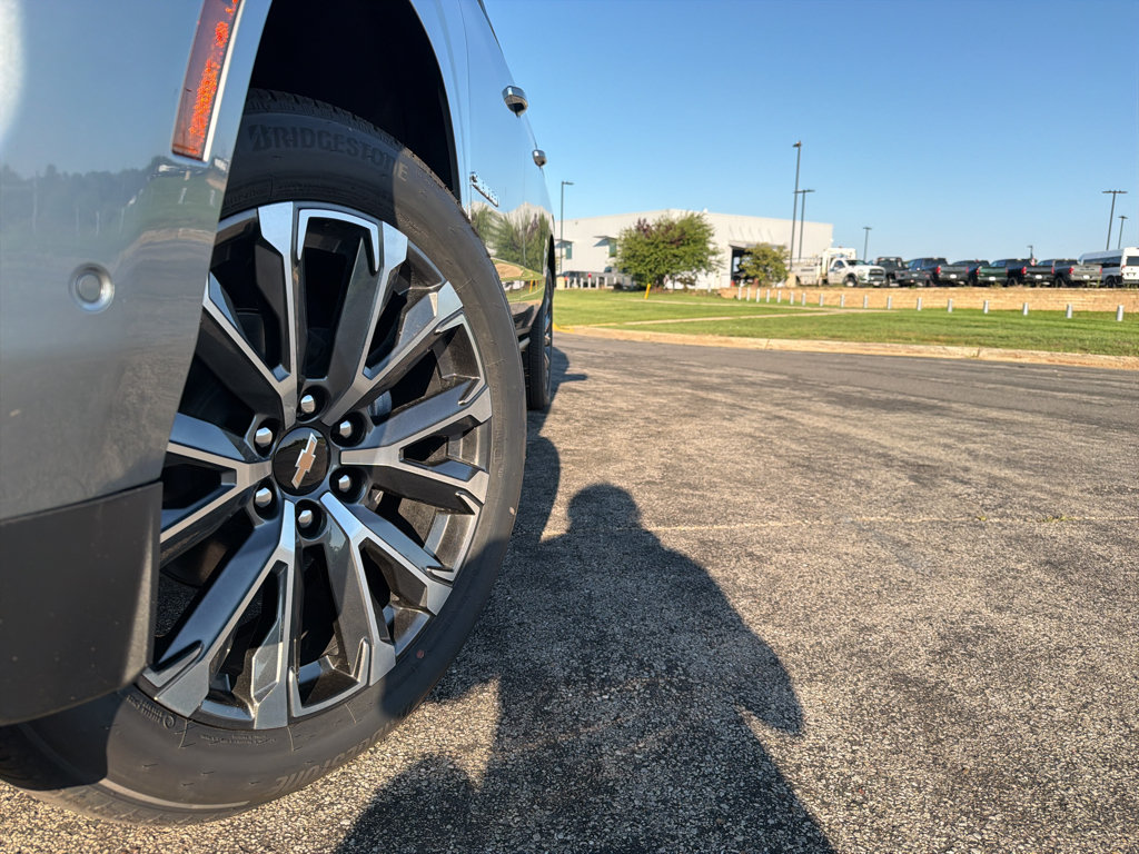 New 2026 Chevrolet Suburban High Country AWD/4WD image 9