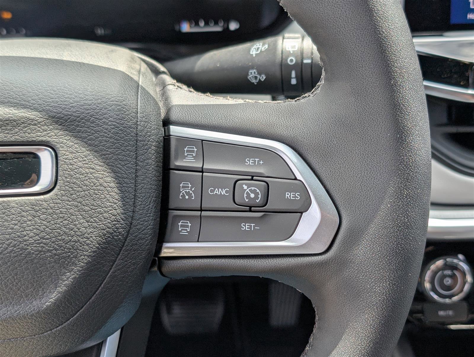 New 2025 Jeep Compass Limited w/ Elite Group AWD/4WD image 19