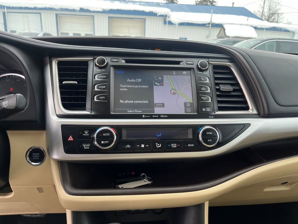Used 2018 Toyota Highlander XLE AWD/4WD image 23