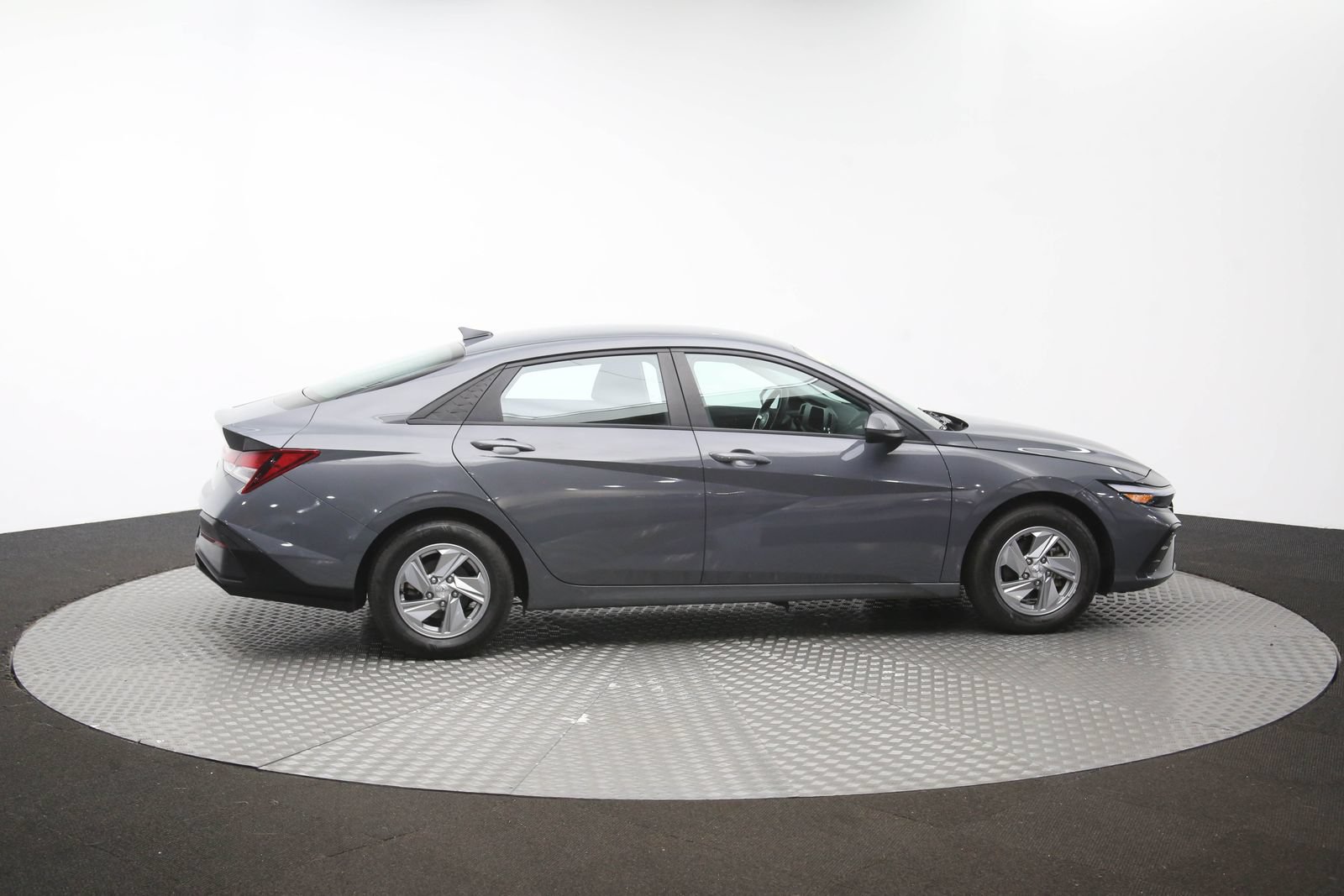 Used 2024 Hyundai Elantra SE FWD image 42