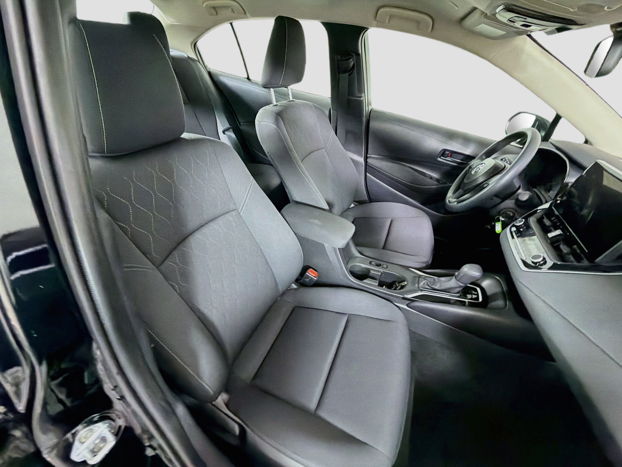 Used 2025 Toyota Corolla LE FWD image 30