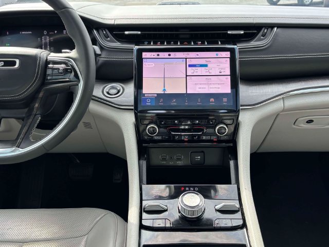 Used 2022 Jeep Grand Cherokee Overland w/ MOPAR Finishing Package AWD/4WD image 34