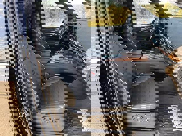 Certified 2024 Cadillac Escalade Premium Luxury image 27