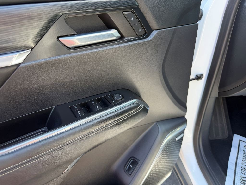Used 2024 GMC Acadia Elevation w/ Black Edition FWD image 9