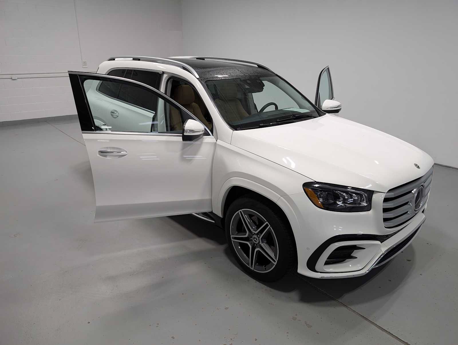Certified 2026 Mercedes-Benz GLS 450 4MATIC image 8