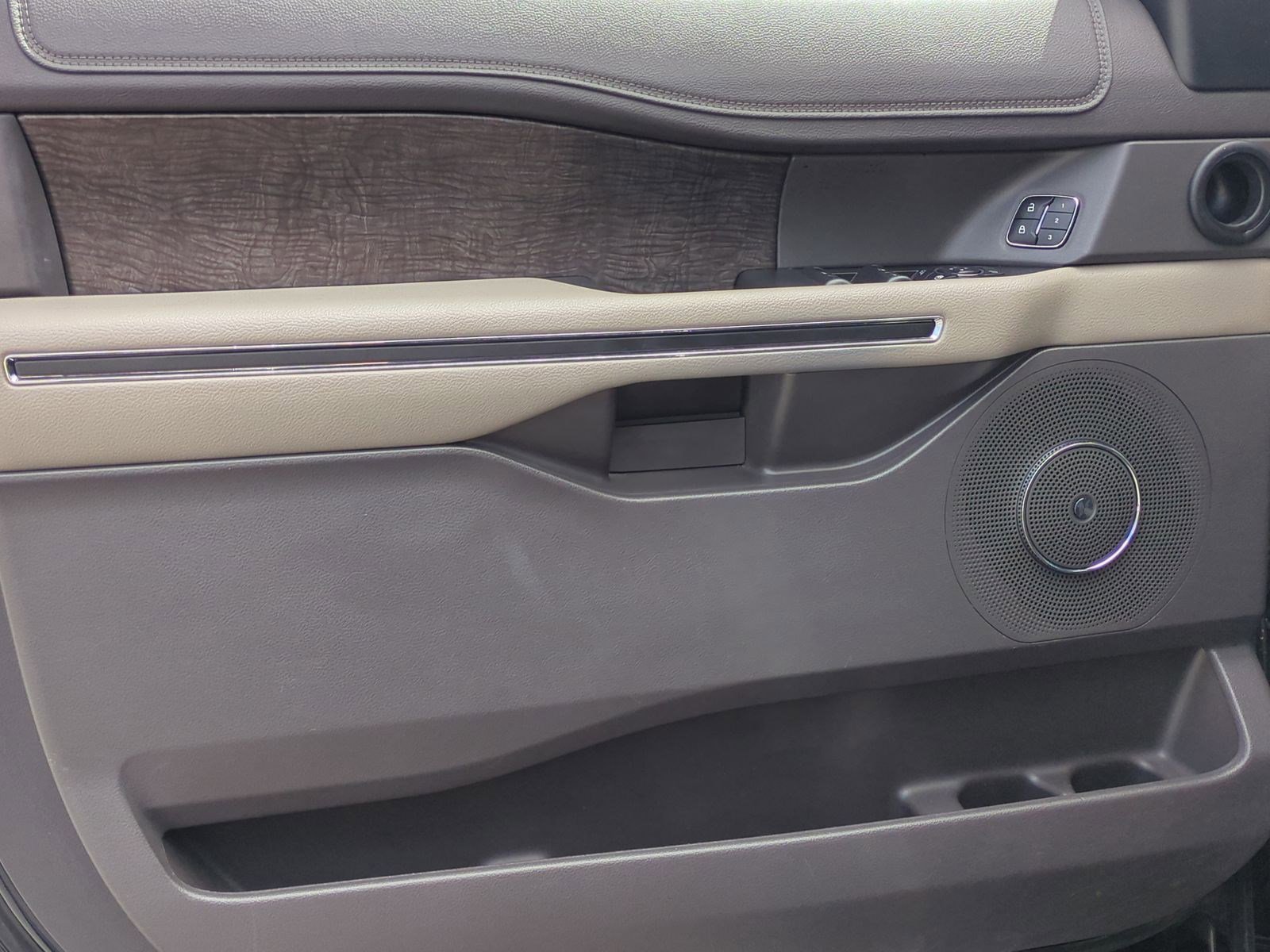 Used 2021 Ford Expedition Max Limited image 14