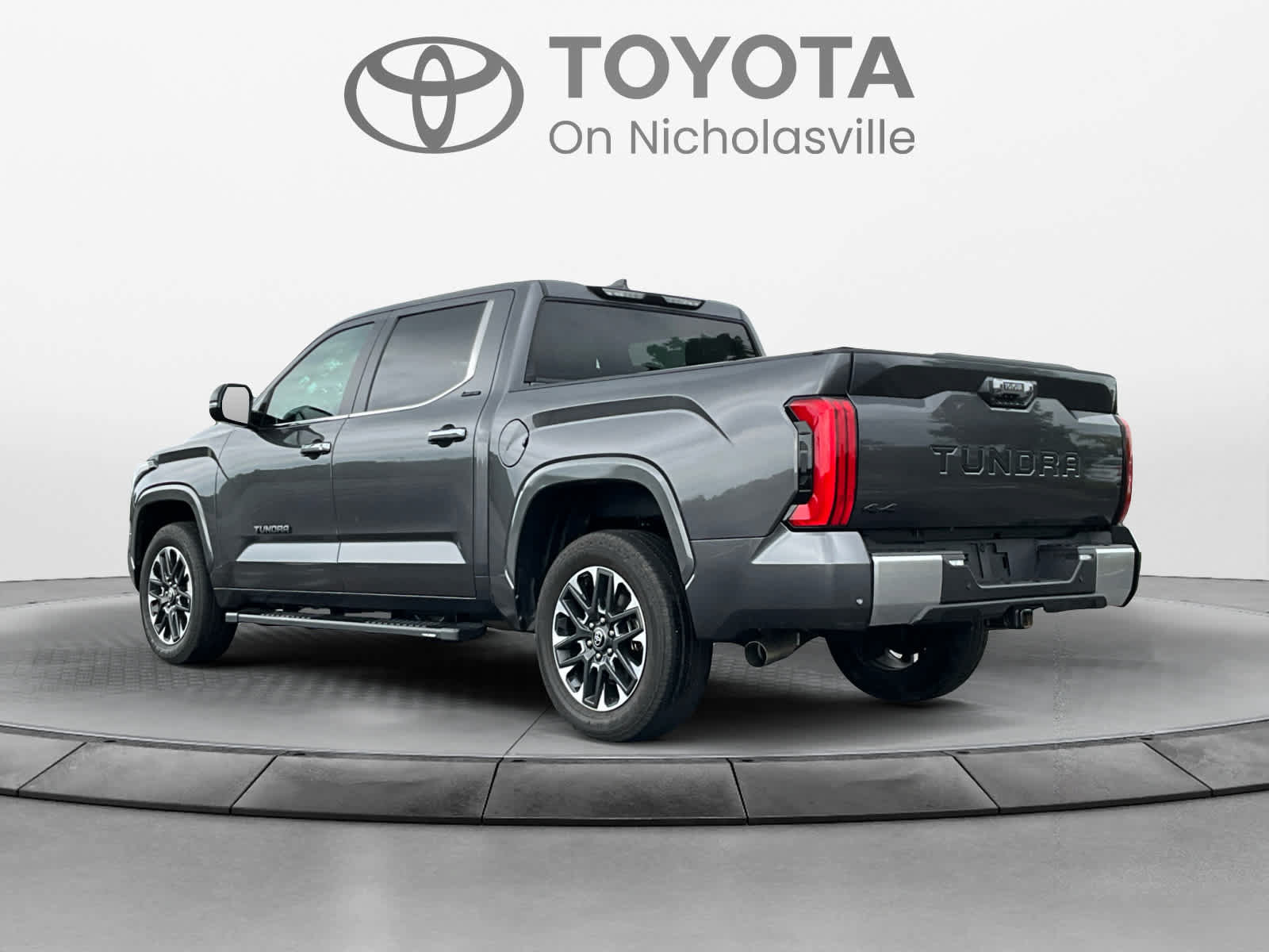 Used 2025 Toyota Tundra Limited AWD/4WD image 3