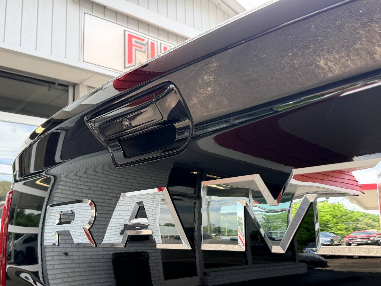 Used 2025 RAM 2500 Limited AWD/4WD image 9