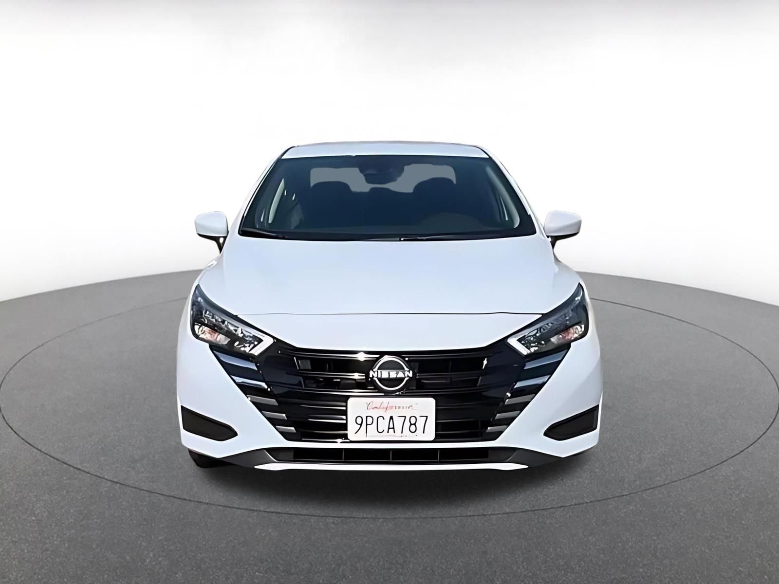 Used 2025 Nissan Versa SV image 4