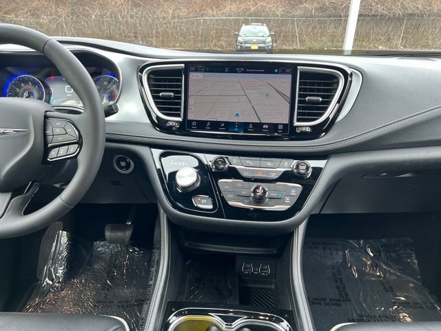 Used 2025 Chrysler Pacifica Limited image 27