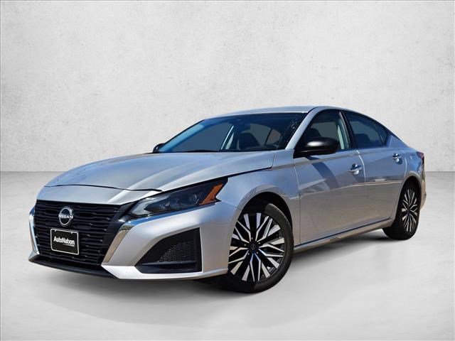 Used 2024 Nissan Altima 2.5 SV image 1