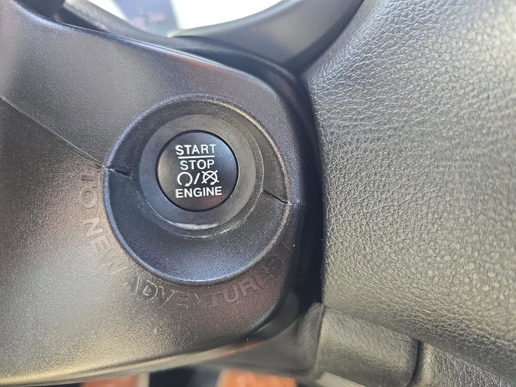 Used 2022 Jeep Renegade Latitude w/ Convenience Group AWD/4WD image 16