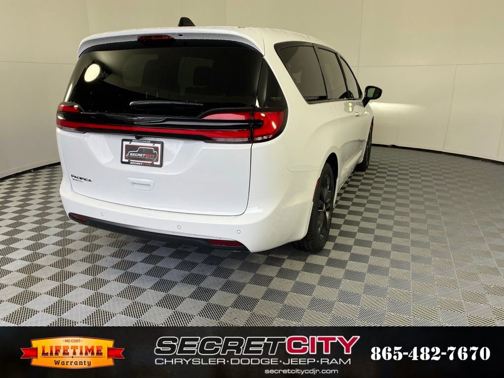 New 2026 Chrysler Pacifica Select image 7