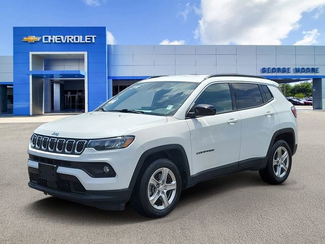 Used 2024 Jeep Compass Latitude AWD/4WD image 2