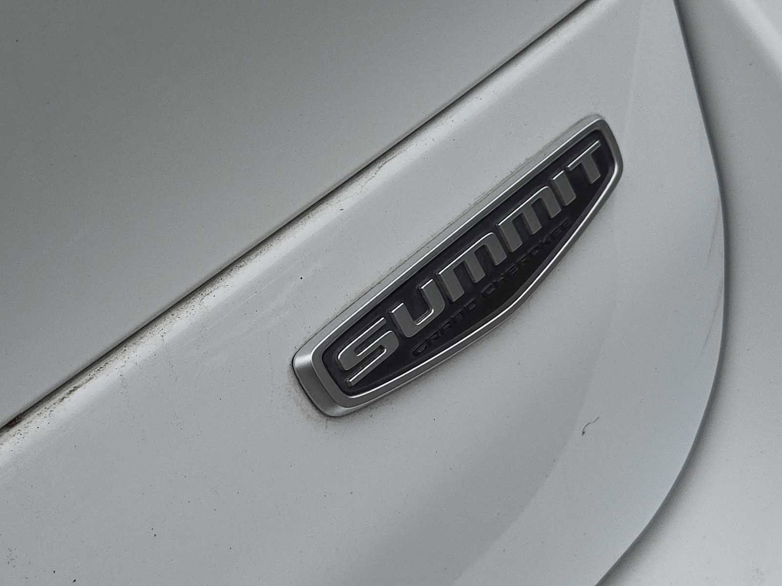 Used 2023 Jeep Grand Cherokee L Summit w/ Luxury Tech Group V image 11