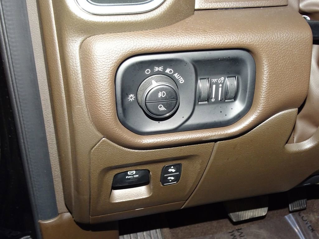 Used 2025 RAM 1500 Laramie image 13