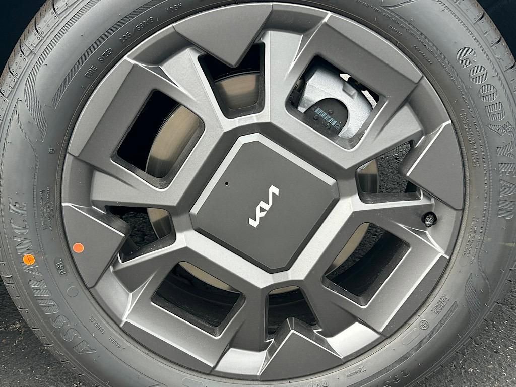 New 2026 Kia Carnival EX FWD image 23