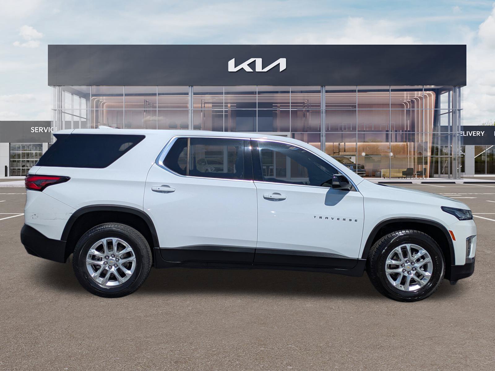 Used 2023 Chevrolet Traverse LS FWD image 3