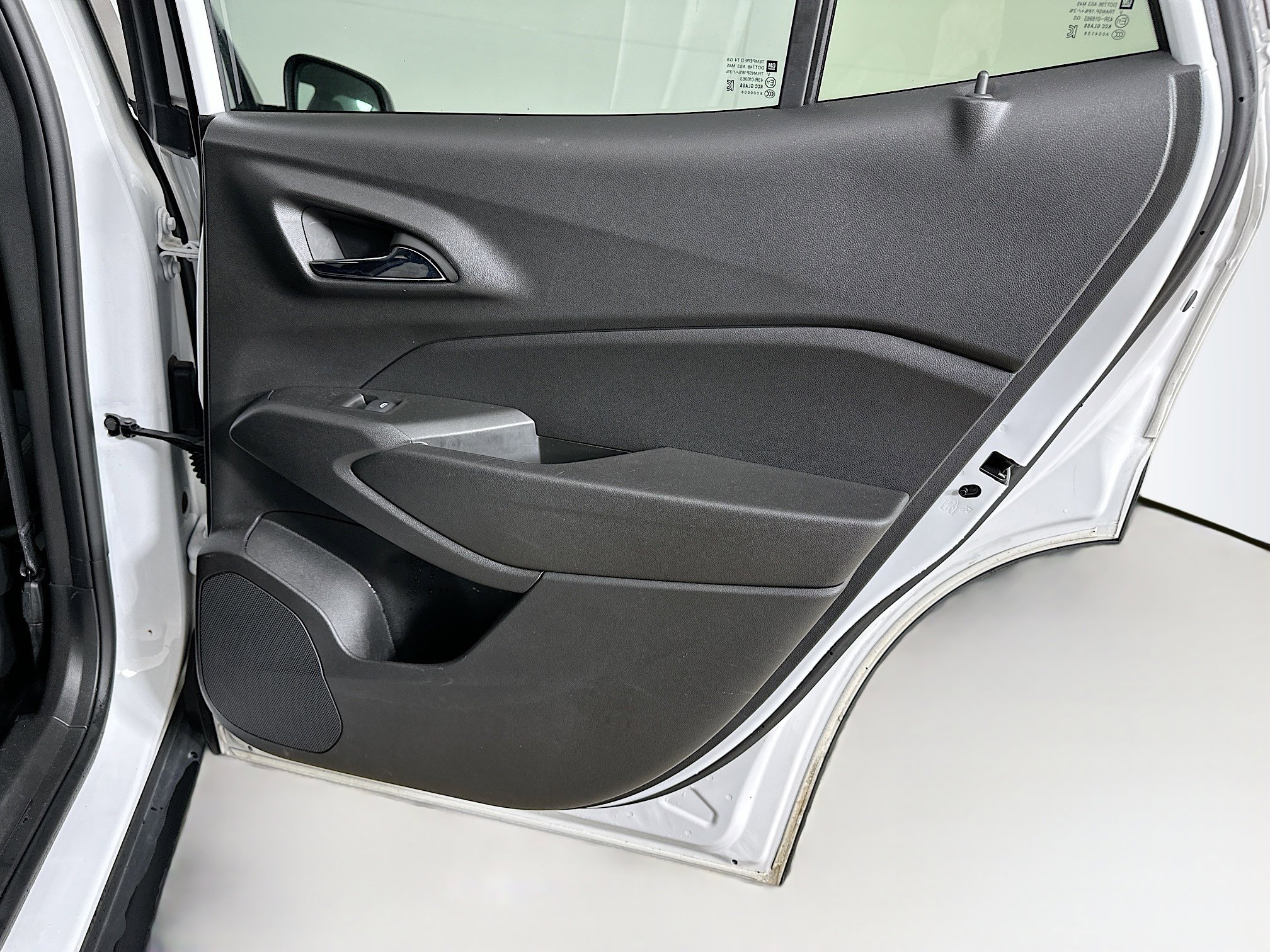 Used 2025 Chevrolet Trax LS image 28