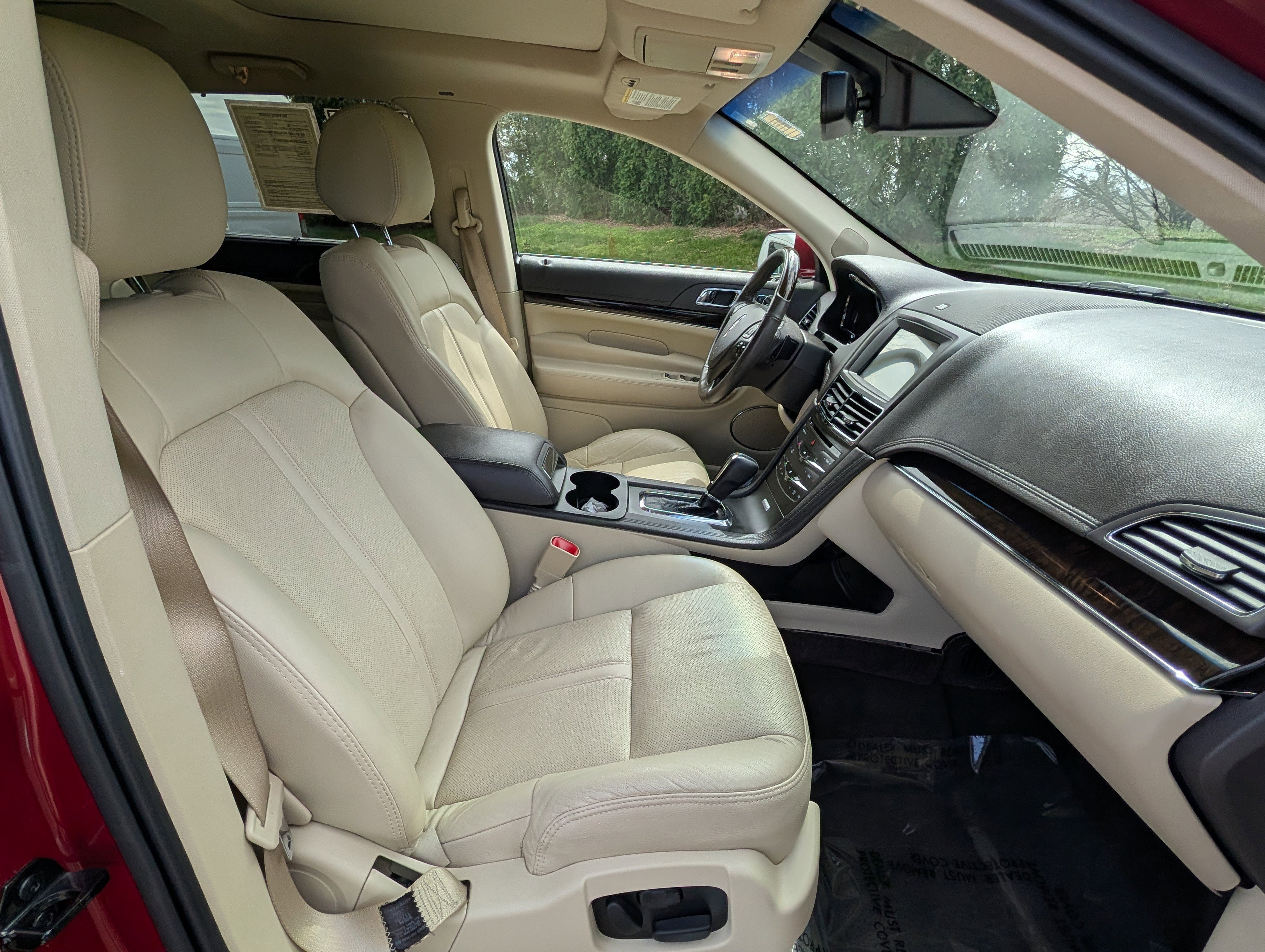 Used 2018 Lincoln MKT AWD image 12