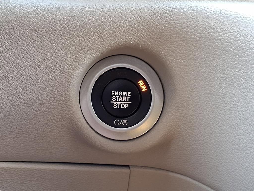 Used 2023 Chrysler Voyager LX image 13