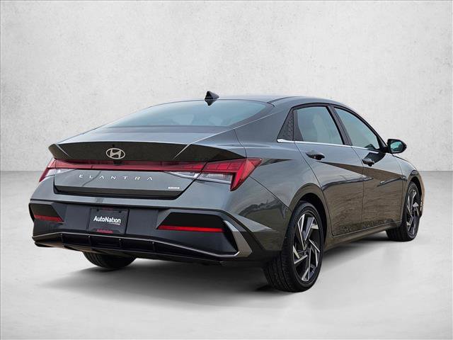Used 2025 Hyundai Elantra Limited image 5