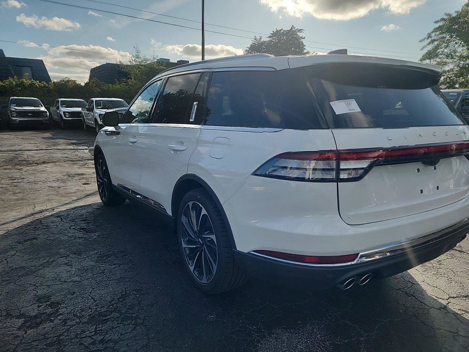 New 2025 Lincoln Aviator Reserve w/ Luxury Package image 3