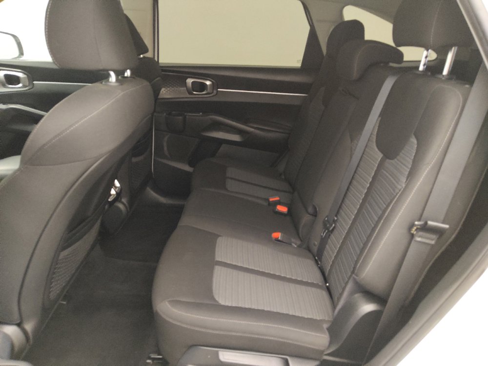 Used 2021 Kia Sorento LX AWD/4WD image 18