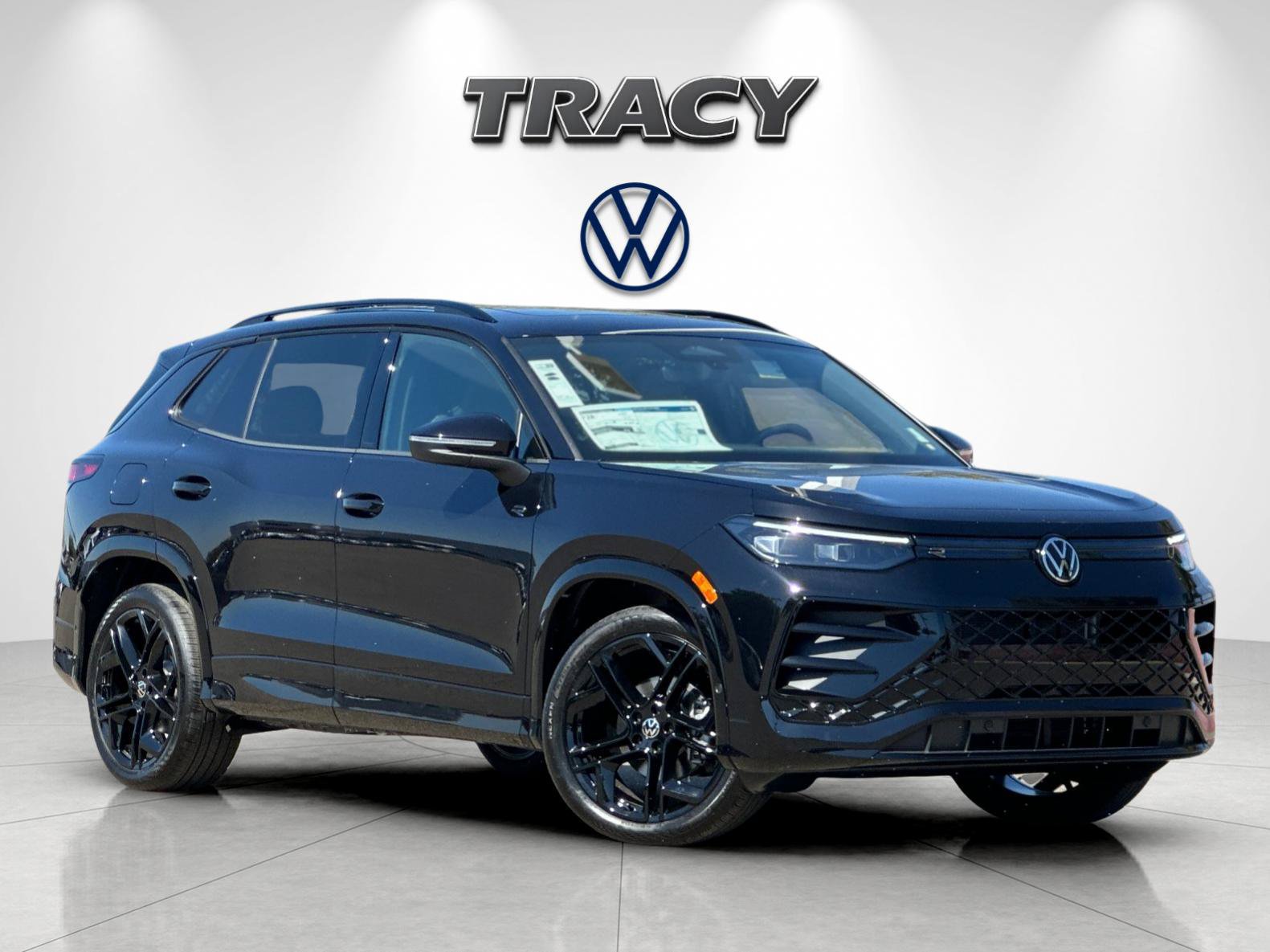 New 2026 Volkswagen Tiguan SE R-Line FWD image 2